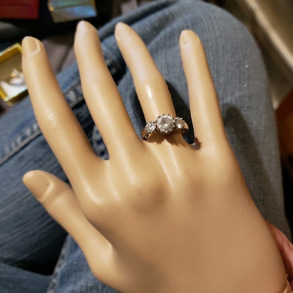 🛍 .925 sterling silver 3 round cz diamonds - Picture 2 of 2